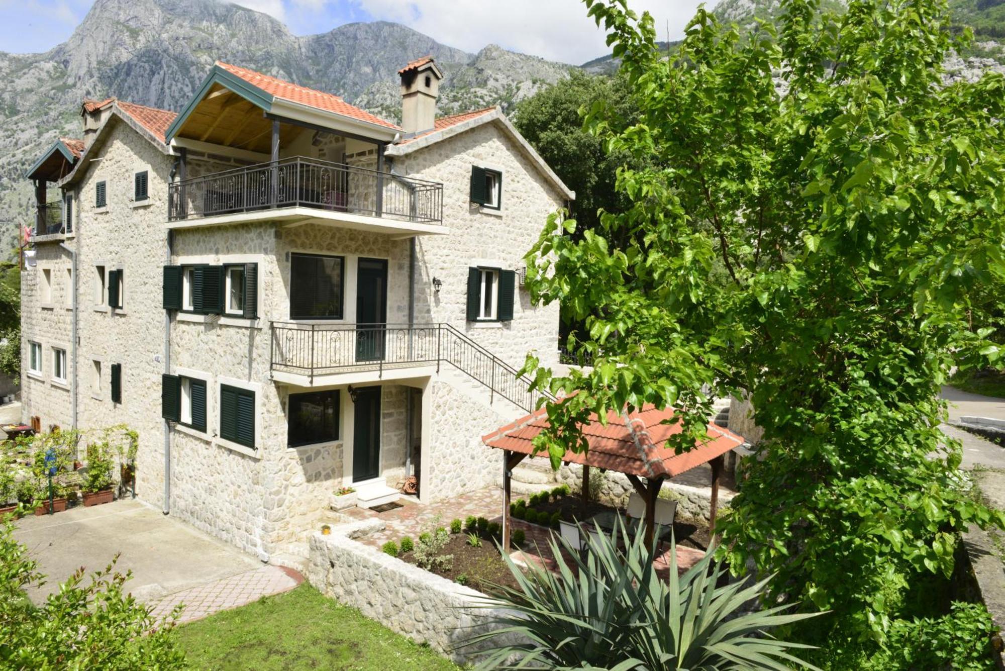 Villa Andrea Apartments With Parking Kotor Exterior photo