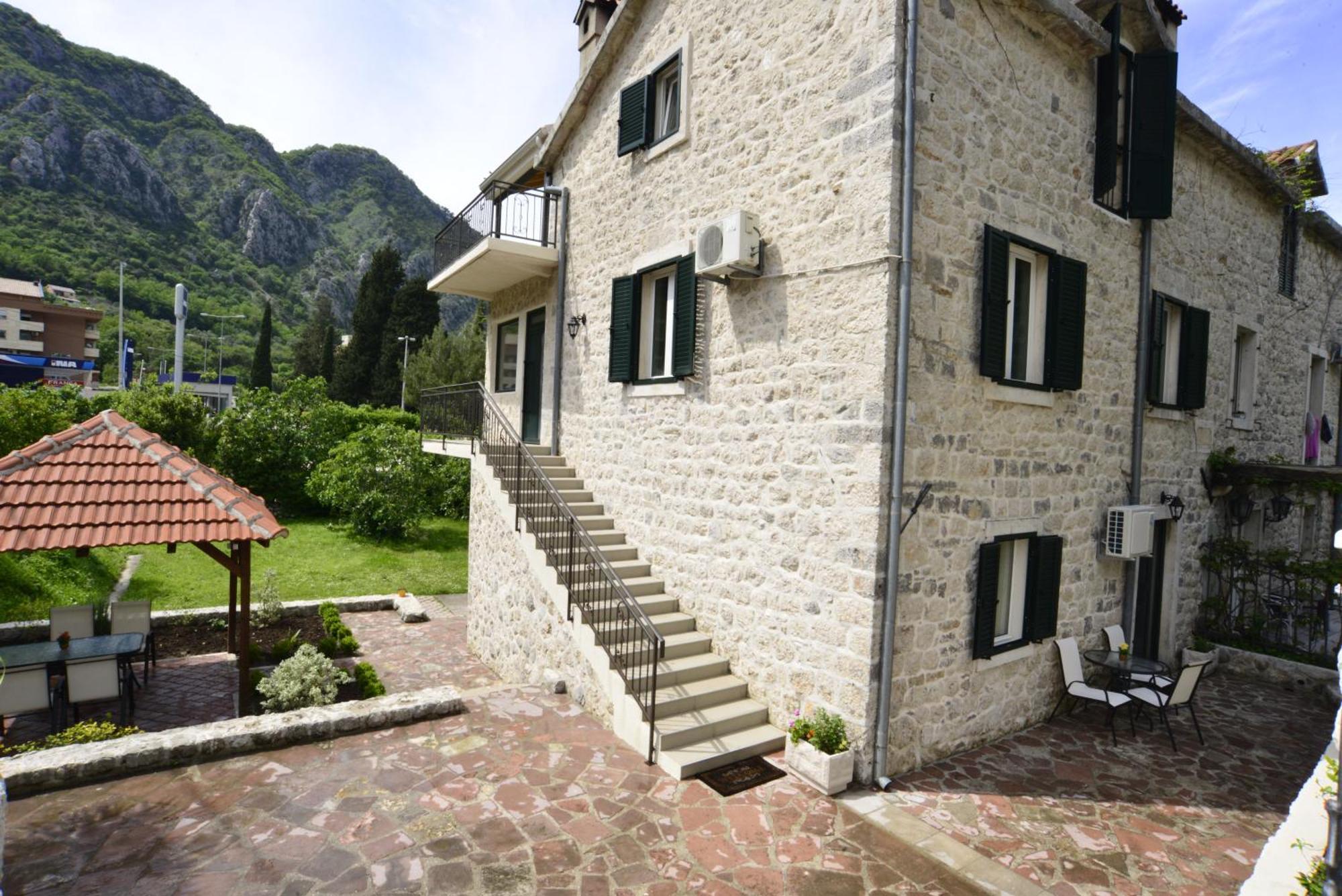 Villa Andrea Apartments With Parking Kotor Exterior photo