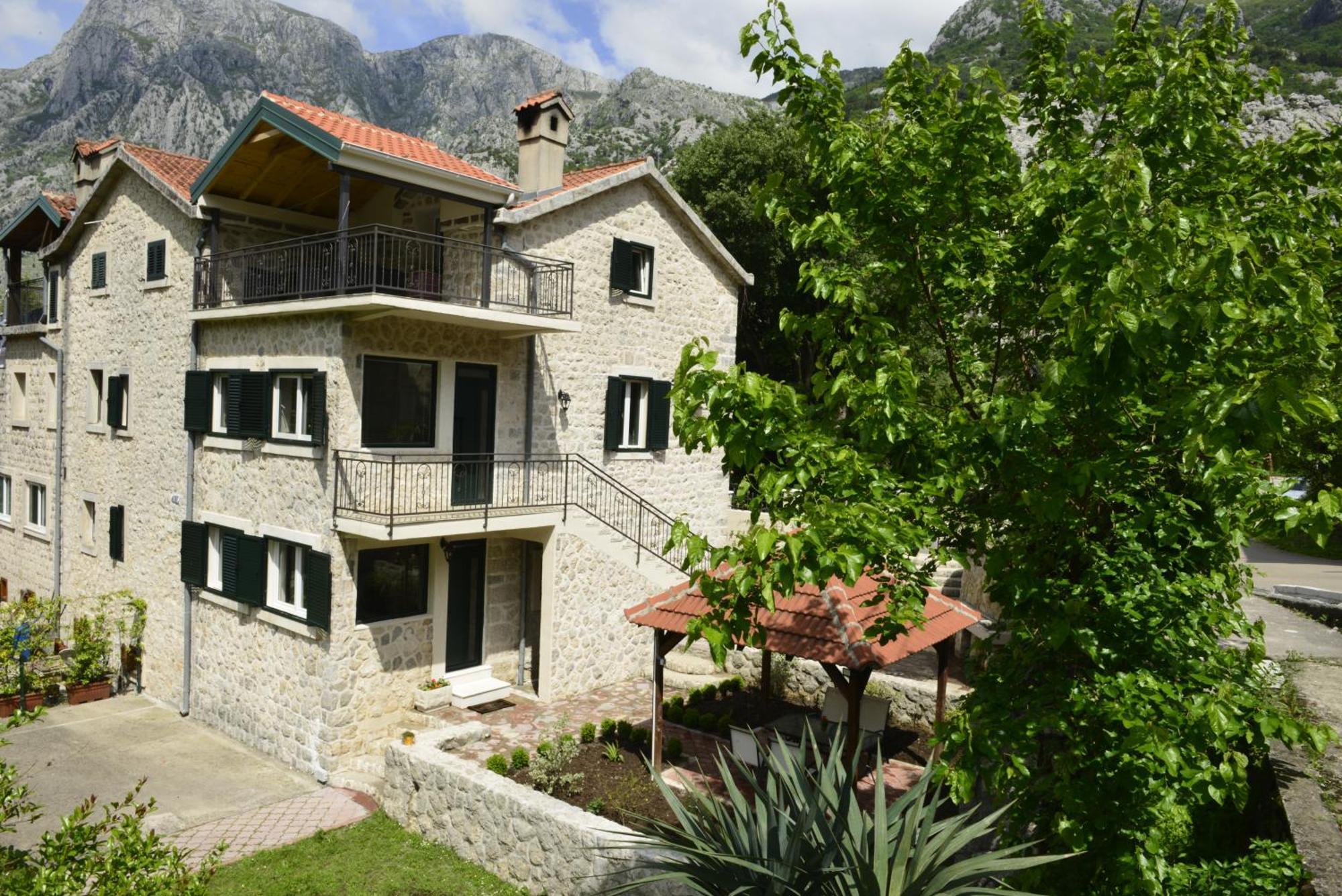 Villa Andrea Apartments With Parking Kotor Exterior photo