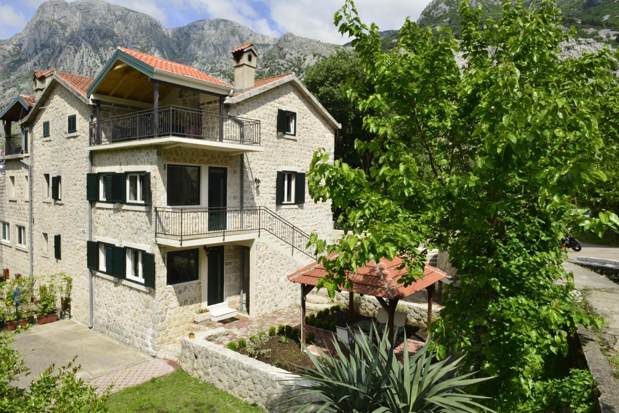 Villa Andrea Apartments With Parking Kotor Exterior photo