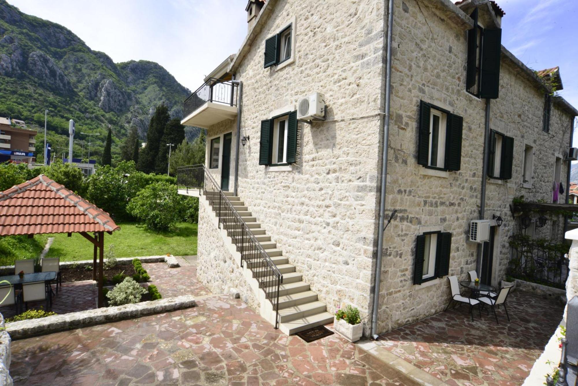 Villa Andrea Apartments With Parking Kotor Exterior photo