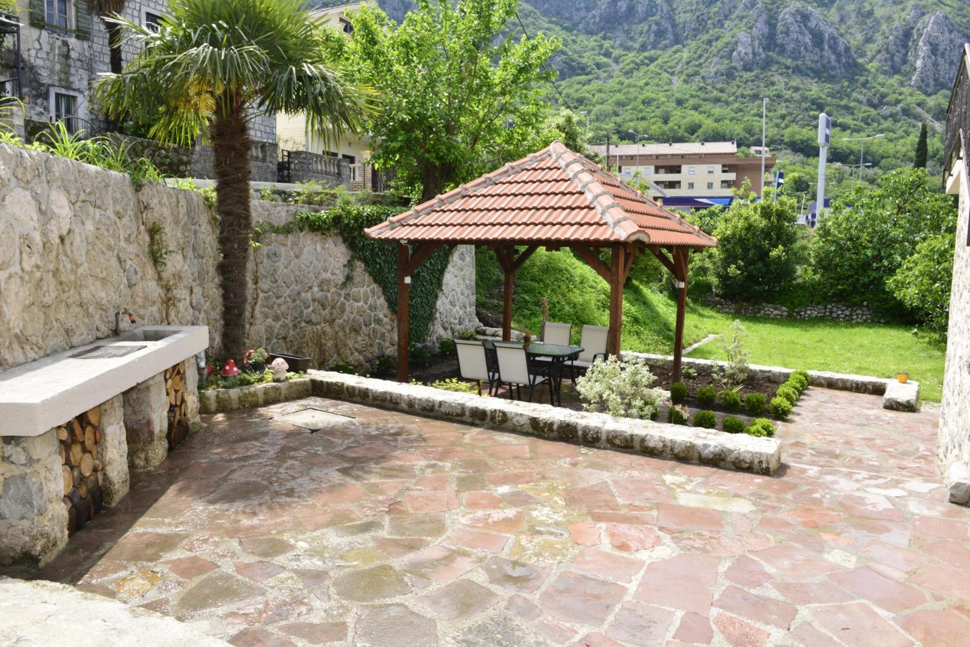 Villa Andrea Apartments With Parking Kotor Exterior photo