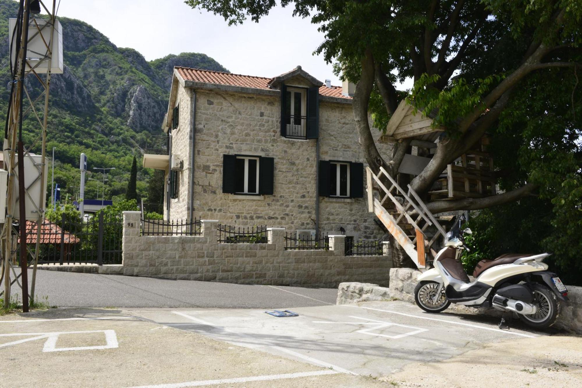 Villa Andrea Apartments With Parking Kotor Exterior photo