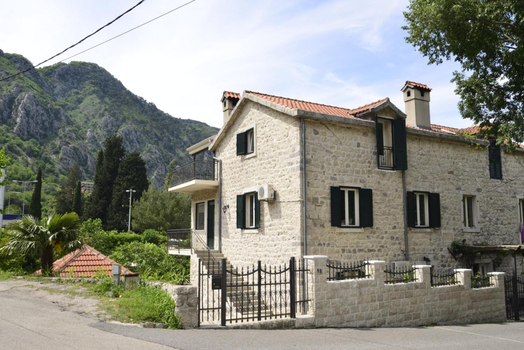 Villa Andrea Apartments With Parking Kotor Exterior photo