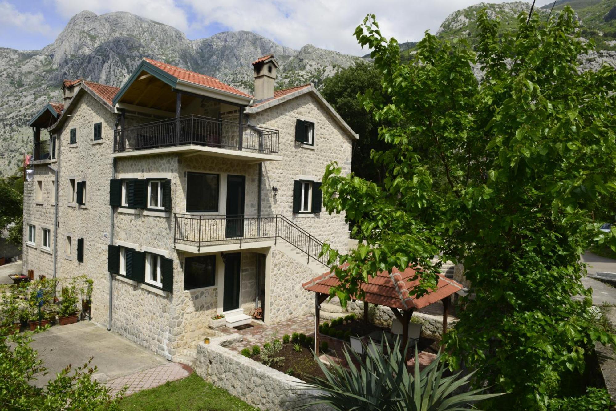 Villa Andrea Apartments With Parking Kotor Exterior photo