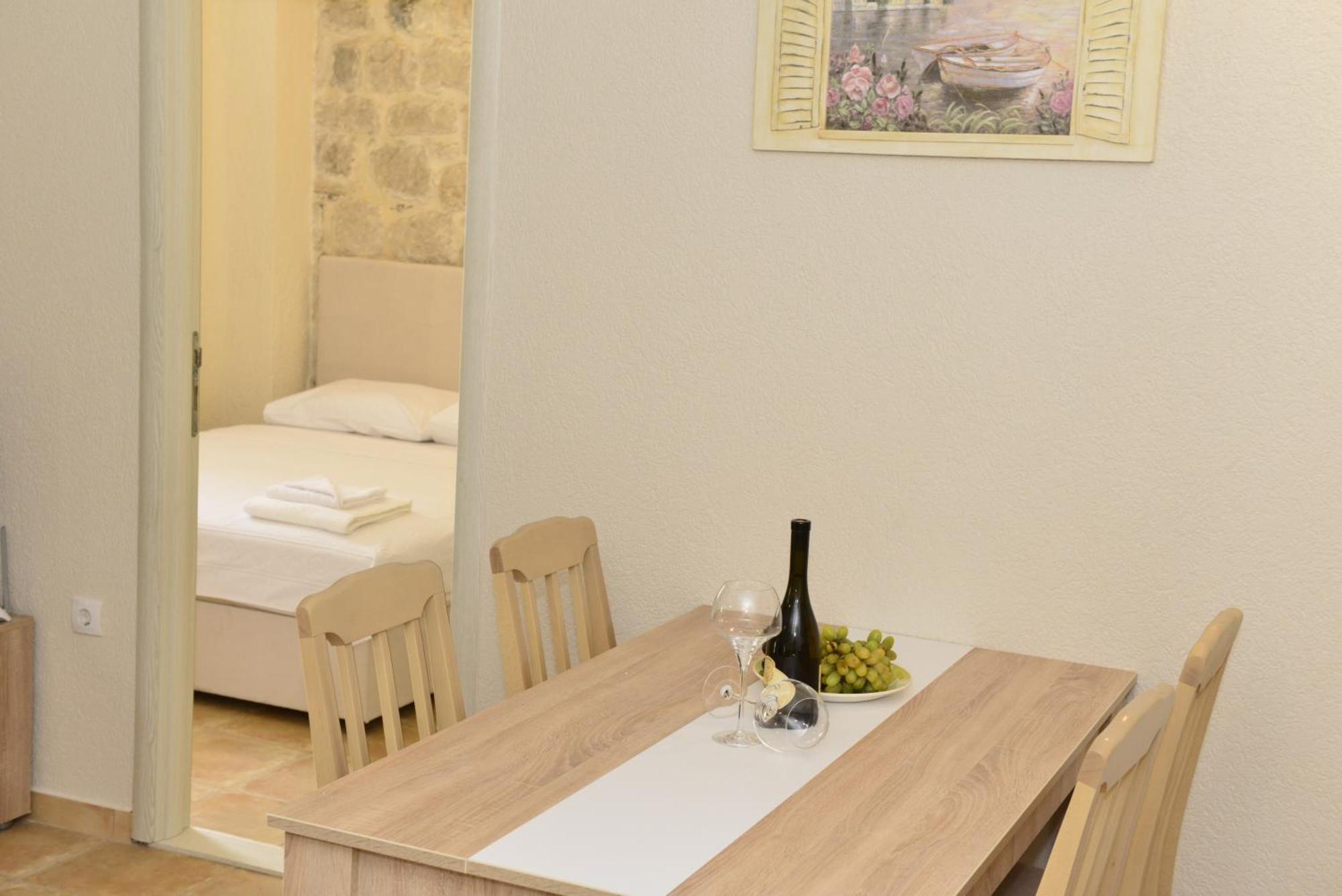 Villa Andrea Apartments With Parking Kotor Room photo